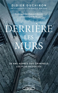 Derrière les murs